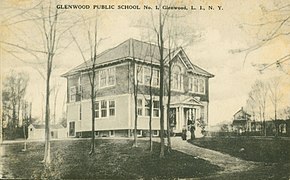 Glenwood Landing School in 1915