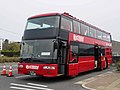 2021年に運行されたオープントップバス「めいぷるスカイ」 D654-02503
