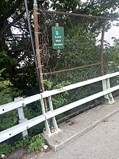 Boundary sign located over Flushing Meadows-Corona Park demarcating an Eruv boundary of Kew Gardens Hills KewGardensHills EruvBoundary.jpg