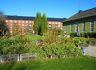 Bebyggelse och grönska i Klockhusparken.