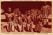 Unge danserinner fra Siguiri i Guinea i Afrika i l'Exposition Coloniale de Paris, den storslagne verdensutstillinga i Paris 1931. Utstillinga ble blant annet kritisert for sin «menneskelige dyrehage», en senegalesisk nomadelandsby.