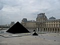 Луврдағы (Париж) шын пирамида
