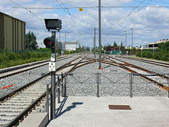 La station de Meyzieu-ZI dispose d'installations ferroviaires importantes, qui permettent à la ligne de tramways urbains T3 d'avoir son terminus au centre des voies de Rhônexpress