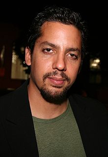 http://upload.wikimedia.org/wikipedia/commons/thumb/e/ee/Mrdavidblaine.jpeg/220px-Mrdavidblaine.jpeg