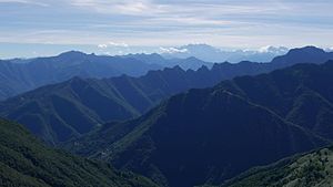 La vista dal Pian Cavallone: la Val Pogallo, Cicogna (in basso a sinistra), l'Alpe Pra, i Corni di Nibbio, la Punta Proman (a destra) e il Monte Rosa