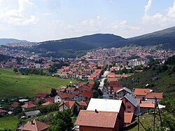 Vista da vila de Vrulja, conurbada com a municipalidade de Pljevlja