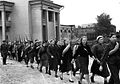 Az általános kiképzésen részt vevő nők menetelnek Moszkva utcáin, 1941. szeptember 1.