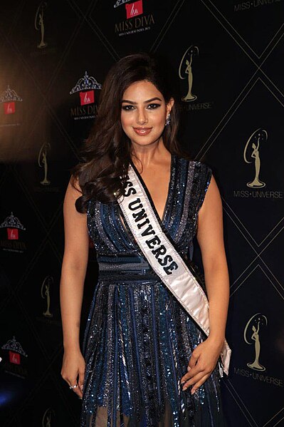 파일:Sandhu graces Vineet Jain’s Miss Universe 2021 success bash.jpg
