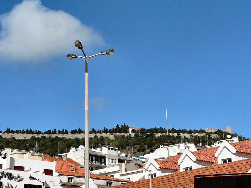 Image:Sesimbra - Muralha do castelo.JPG