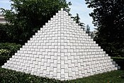 Four Sided Pyramid (1999), Washington D.C.