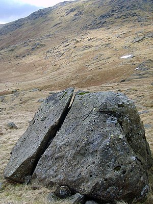 English: Split Rock Under Hart Crag in Woundale