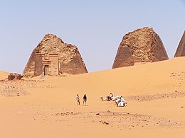 Piramida N11 (levo)