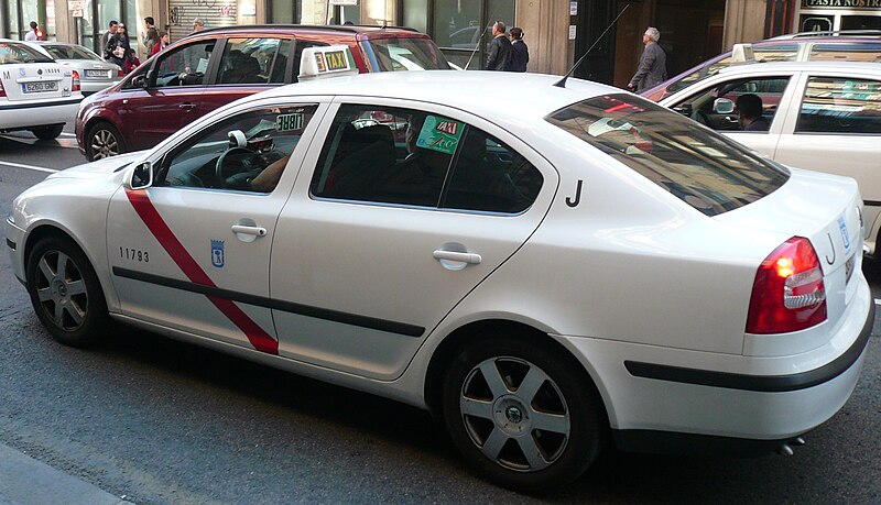 800px-Taxi_Madrid.jpg