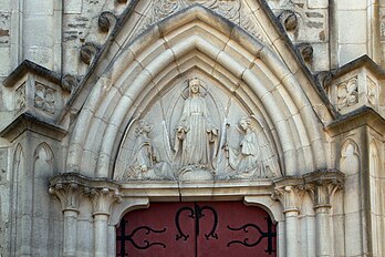 Tympan de la porte ouest de l'église.