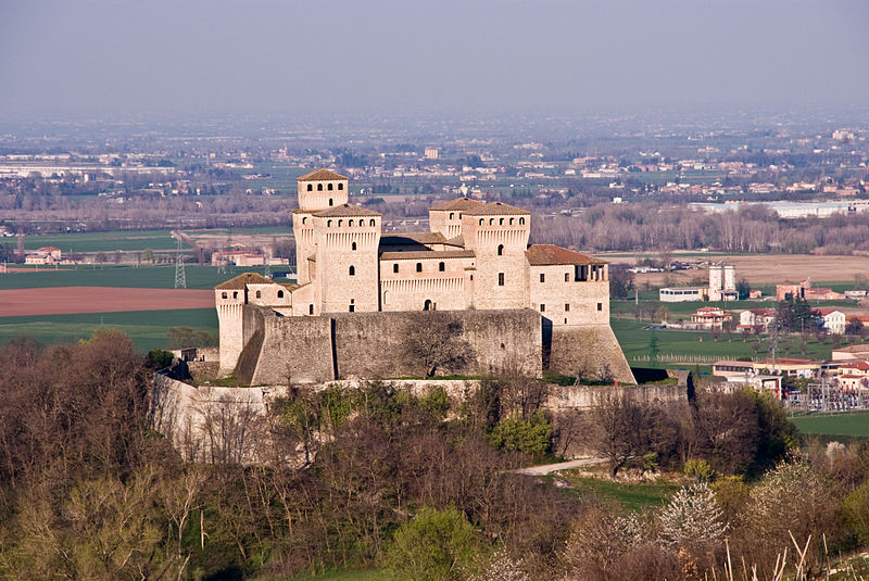 File:Torrechiara - Castello.JPG