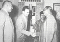 1960年以色列外交官Moshe Yegar（英語：Moshe Yegar）與馬來西亞首相東姑阿都拉曼會面