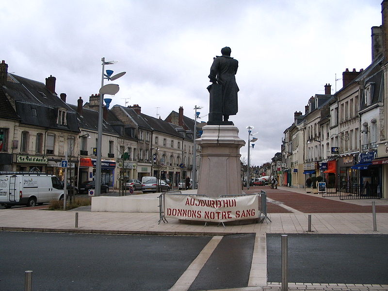 File:Villers-Cotterêts - Place du Docteur Jean Mouflier - 1.jpg