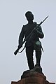 Споменик ратницима у Параћину са војником који креће у борбу