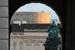 Äußeres Burgtor, Maria-Theresien-Denkmal, MuseumsQuartier und Stiftsbunker in Wien