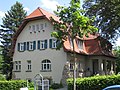 Villa mit Garten und Resten der Einfriedung