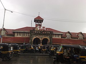 Bandra Railway station.jpg