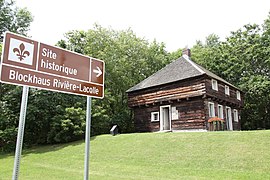 Panneau pour le site historique Blockhaus Rivière-Lacolle en bordure de la route 223.