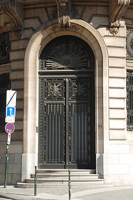 Ancienne entrée de la direction à l'angle de la rue du Fossé aux Loups et de la rue d'Argent.