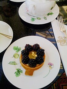 Cake with gold decoration served at the Amstel Hotel, Amsterdam Cake with pure gold (3038005040).jpg