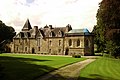 Château de la Vaucelle : pigeonnier, le mur à créneaux nord