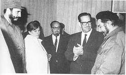 Фидел Кастро, Алейда (отляво) и Че (отдясно), 1965 г.