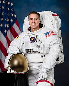 Крис Кэссиди - Официальный портрет астронавта НАСА в EMU.jpg