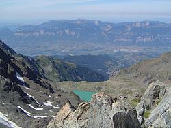 Vue du Grésivaudan depuis le sommet de la Croix de Belledonne, au fond le massif de la Chartreuse.