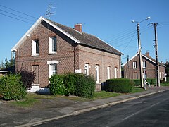 Des habitations groupées par deux.