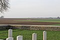 Vue sur le cimetière militaire Cinq Points de Léchelle.