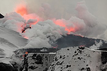 Vulkanická trhlina v islandském průsmyku Fimmvörðuháls vzniklá erupcí sopky Eyjafjallajökull. První trhlina se otevřela 20. března 2010. Následný výbuch způsobil zrod druhé z nich. Dva nové krátery byly pojmenovány po Thórových synech Móði a Magni