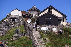 Santuario Gassan en la cumbre