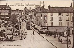 ROANNE - Rue Nationale - Place de l'Hotel de Ville et Place d'Armes