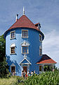 La maison des Moumines dans le parc à thème Muumimaailma à Naantali en Finlande[3].