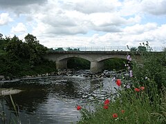 Puente sobre el Ouche en Tart-l'Abbaye.