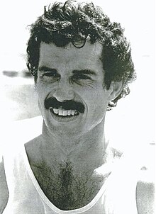 Пол Каммингс после победы в Хьюстонском марафоне 1985 года.