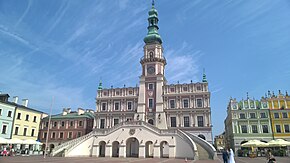 The Town Hall in Zamosc, Poland, designed by Bernardo Morando Piekne niebo nad ratuszem w Zamosciu.jpg