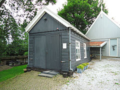 Le hangar à bateau.