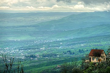 Paysage de Sighnaghi en Kakhétie avec son étagement en altitude, 2011.