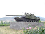 Monument commémoratif (un char T-72) à proximité de Stepanakert.