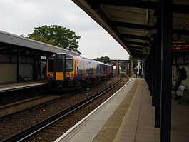 Train at Barnes Bridge.JPG