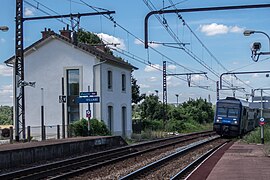 L'ancien bâtiment voyageurs rénové en 2016, vue depuis les quais de la gare.