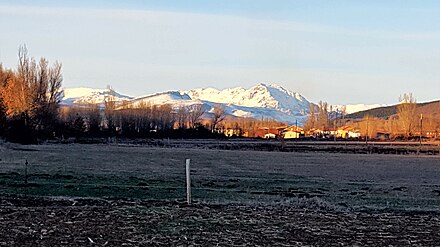 Vista de las montañas nevadas desde Gallegos de Curueño