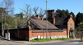 Wall of Coombe Warren Lodge, Кумб, Кингстон, Суррей.jpg