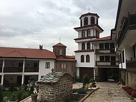 Предниот дел од манастирот