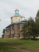 Вид із дороги на церкву св. Параскеви